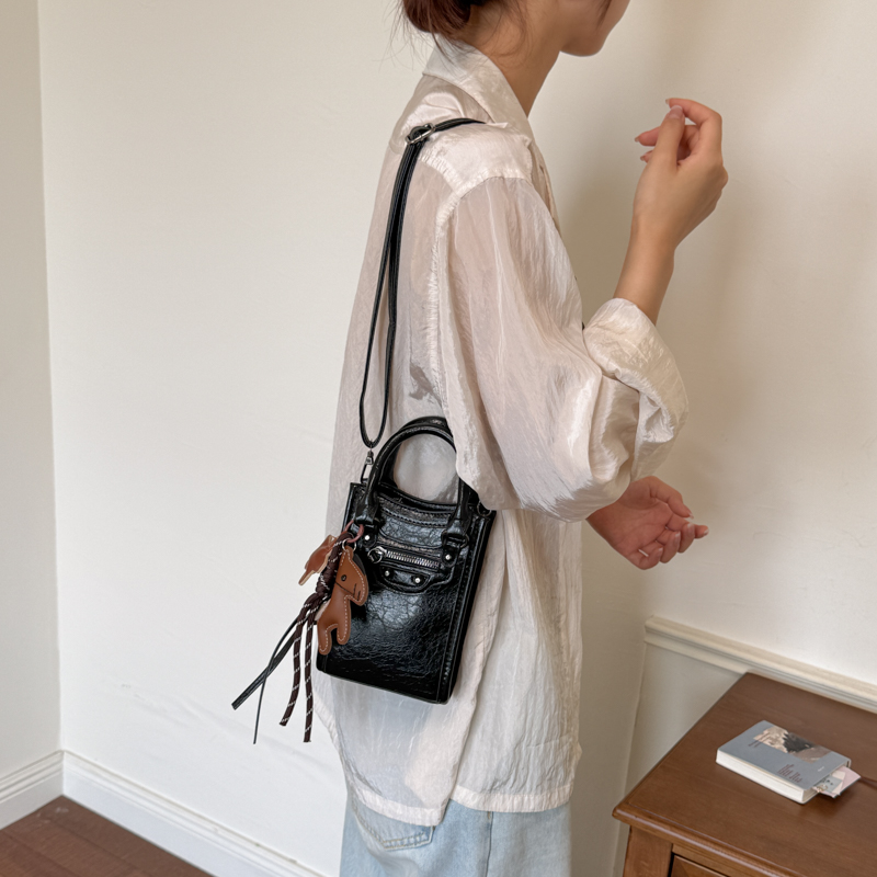 Mini Fermuarlı Crossbody Çanta - Leatherwork Rivets incelemesi ve fiyatı
